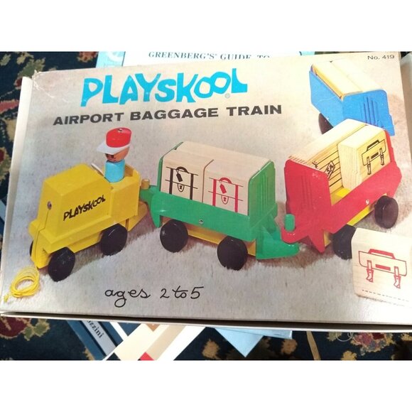 NEVER PLAYED VINTAGE PLAYSKOOL AIRPORT BAGGAGE TRAIN TOY IN ORIGINAL BOX - Picture 1 of 10